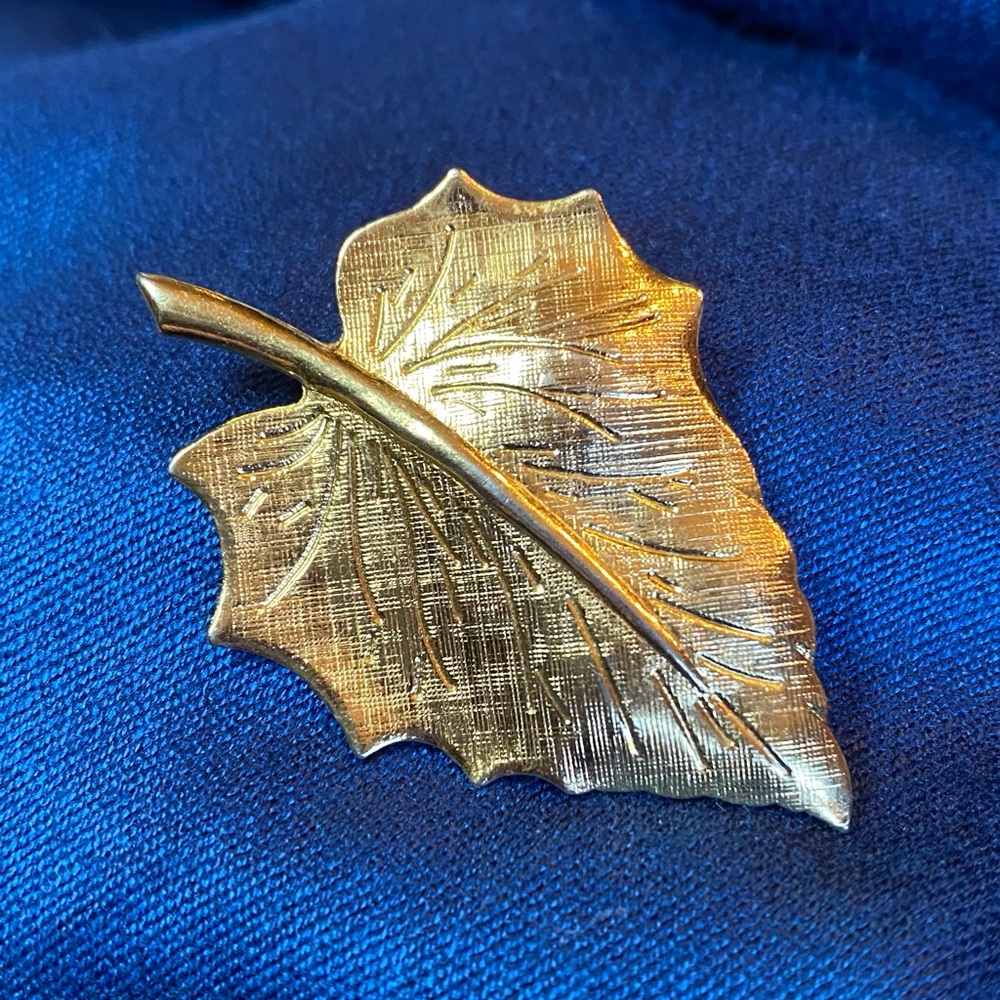 Vintage Gold Leaf Brooch